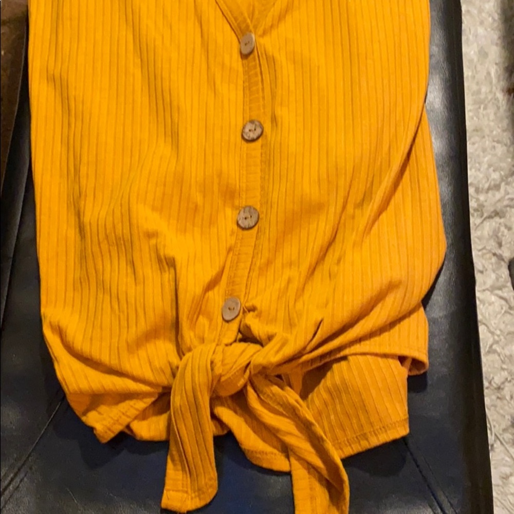 PLUS SIZE TOP - Picture 2 of 6